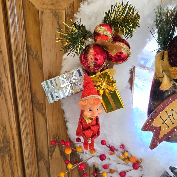 Handmade Fluffy Swifter 22" Christmas Wreath with Santa and Elves - Picture 4 of 10